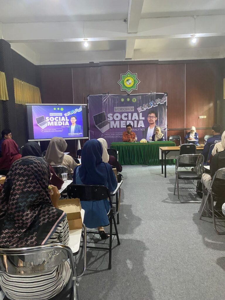 HIMA Sistem Informasi Gelar Workshop Social Media “Analyze, Achieve: Winning with Social Media Insight